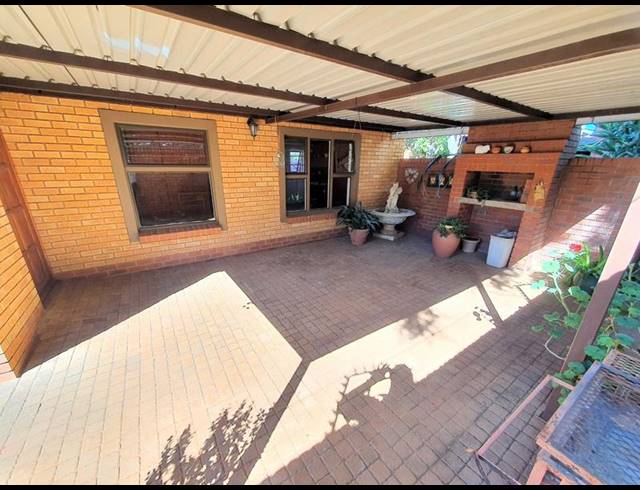 2 BEDROOM TOWNHOUSE FOR SALE IN MONTANA TUINE